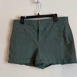LOFT Olive Women's The Palmer Curvy Shorts size 14